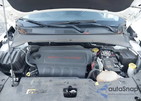 2021 Jeep Compass Limited 4X4 z USA, uszkodzony, nr VIN 3C4NJDCB5MT556496